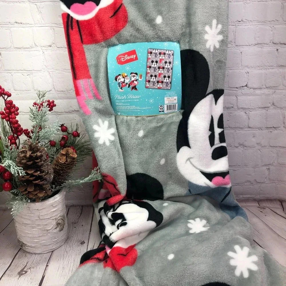 Disney mickey and minnie mouse christmas winter plush throw